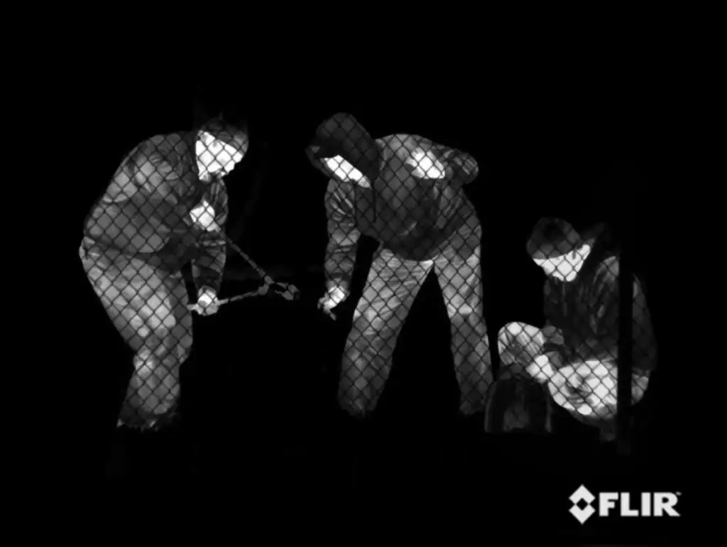 サーマルカメラによる熱源の検知画像